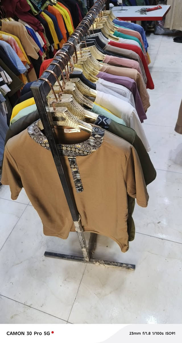 اسلام عليكم شروت ملابس  
‏للبيع جديد تصفية قسم من الملابس  
‏بدي               عدد                          112  
‏بدي مفتوح بدون كيس  عدد             116
‏بنطرون مشكل قياسات 29 30 32   عدد   39
‏قميص مشكل            عدد              27
‏بجامه + برمودا        عدد              50
‏شفقة رأس               عدد            140
‏شلعه كاملة + ستان ملابس + ستان تعليك
‏سعر الشلعه مع الستانات  800 ألف 
‏بدون الستانات 750 الف
‏كربلاء حي العباس فرع الثالث 
‏قرب مكتبة نور الزهراء 
‏للاستفسار ***********
