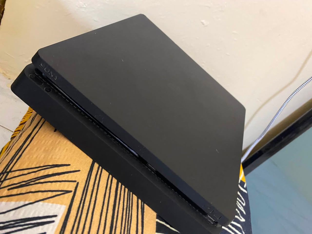 السلام عليكم بلي فور سلم مع 3يادات 2عاديات ووحده اصليه مع 3
العاب
سبايدر مان
gta 
بيس 2020
السعر280
مع ضمان سبوع 
ا


**إذا كنت صاحب هذا الإعلان وتريد حذفه لأي سبب، رجاءا أرسل رسالة إلى الدعم الفني**
