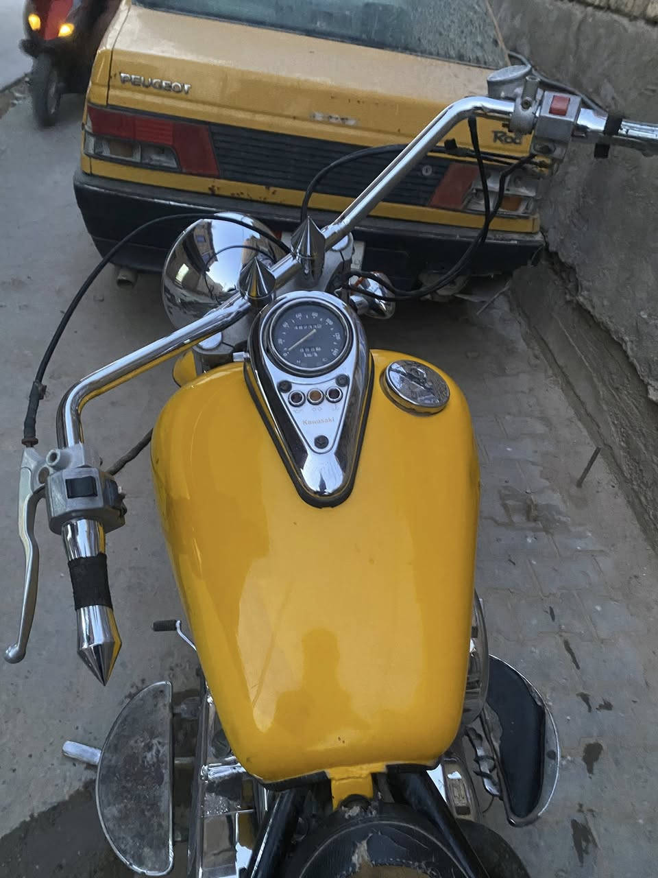 السلام عليكم
كاوزاكي فولكان 400 cc
دراجه نضيفه وكدامك
نواقصها بسيطه
شراي هذا الرقم 
***********
