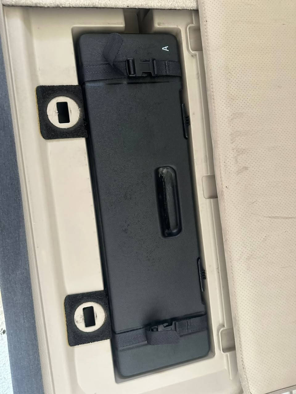 السلام عليكم اخواني و اخواتي  لاند كروز 2019 ساس باب اول 
المواصفات
3شاشات 
دبل ماوس
شاحن واير ليس
باب خلفي كهرباء
دبل كرسي كهرباء
كرسي الساىق 3حركات
بصمه
زراك اماميي
حساس امامي حساس خلفي
مكينه 6سلندر 4000
كير ومكينه عله وضعيت الوكاله
سنويه و هزه و رقم جديده
السعر//510
الرقم//-***********-
