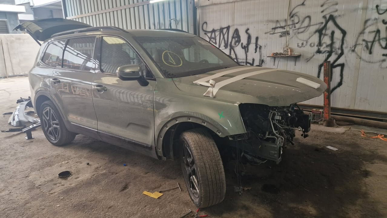 السلام عليكم
للبيع كيا تولرايد 2024 فئة اكس لاين لون اخضر داخل مشمشي السياره مواصفات فتحه شاشة كبيره كاميرا رادارات اماميه وخلفيه وجانبيه تدفئة وتبريد بالكراسي كراسي كهرباء الكراسي الخلفيه سياحيه وباقي المواصفات المعروفه وحادث السياره فقط دعاميه بدون دواخل وبدون ايرباك 

مكان السياره حالياً بالأردن تدخل شهداء 

وسعر السياره مقارنتاً بالحادث واللون والداخل والمواصفات يعتبر مناسب الشراي يتواصل وياي

مكاني بابل المسيب 

تواصل خاص او واتساب او اتصال 
***********
