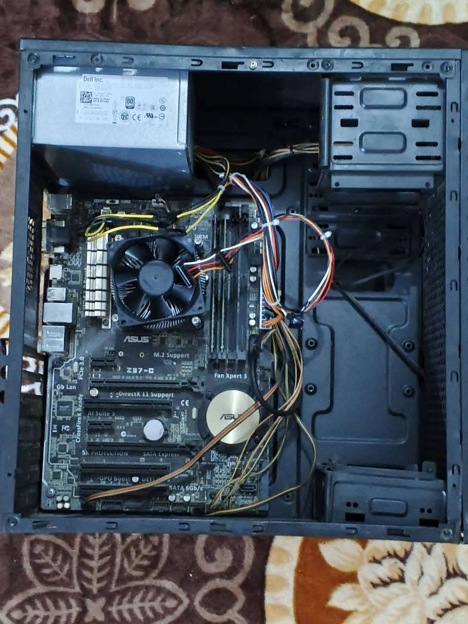 حاسبة كيس فقط مواصفات
كوراي 5 جيل رابع حرف k
رام 8gb ddr3
هارد hhd 500
كرت بدون 
مذربورد asus z97
كيس فقط بدوم ملحقات نقصه فقط جامه مثل ما بالصور 
سعر 140
مكان كربلاء يم مستشفى الكفيل يوجد توصيل محافضات 
***********
