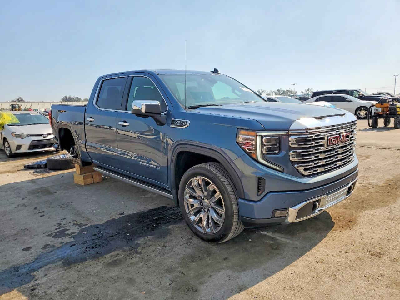 🚨 تنويه مهم
هذه السيارة معروضة في المزاد الأمريكي 🇺🇸
والمزايدة والشراء تتم عن طريق مكتب الباخرة للمزادات 🇮🇶
🔥 تدخل بكتاب الشهداء
───────────────

🚗 السيارة: 2025 GMC Sierra
📅 تاريخ المزاد: 16/02/2026
🚢 الشحن: $2,267 (umm_qasr)
📏 المسافة: 5,706 ميل
🔧 المحرك: 5.3l 8

───────────────

🔥 مجاناً مجاناً مجاناً
📄 تقرير كارفاكس مجاني بدون أي مقابل
───────────────

🚗 سحب السيارة خلال 24 ساعة من وقت التسديد
💸 حسابات مخفّضة وعمولات أقل من السوق
───────────────

🚢 الشحن متوفر من:
🇺🇸 🇨🇦 جميع الولايات الأمريكية والكندية
➡️ شحن مباشر إلى العراق
➡️ العقبة – جبل علي – ميرسين
───────────────

🛃 تخليص كمركي كامل من ميناء أم قصر
🏔️ تخليص كمركي إلى إقليم كردستان
🇯🇴 شحن مباشر إلى عمّان (العقبة)
🇹🇷 شحن إلى ميناء ميرسين – تركيا
───────────────

🏢 فروع الشركة:
📍 الفرع الأول: بغداد – السيدية – الإعلام
📍 الفرع الثاني: الإمارات العربية المتحدة – الشارقة – الصناعية 4
───────────────

👥 مجموعة البيع والشراء:
https://www.facebook.com/share/g/17pXXBgeeU/?mibextid=wwXIfr

───────────────

🎵 TikTok:
https://www.tiktok.com/@al_bakhera?t=8qGOLioZlVE&_r=1

───────────────

📞 للاستفسار والتواصل:
+9647739115599


**إذا كنت صاحب هذا الإعلان وتريد حذفه لأي سبب، رجاءا أرسل رسالة إلى الدعم الفني**