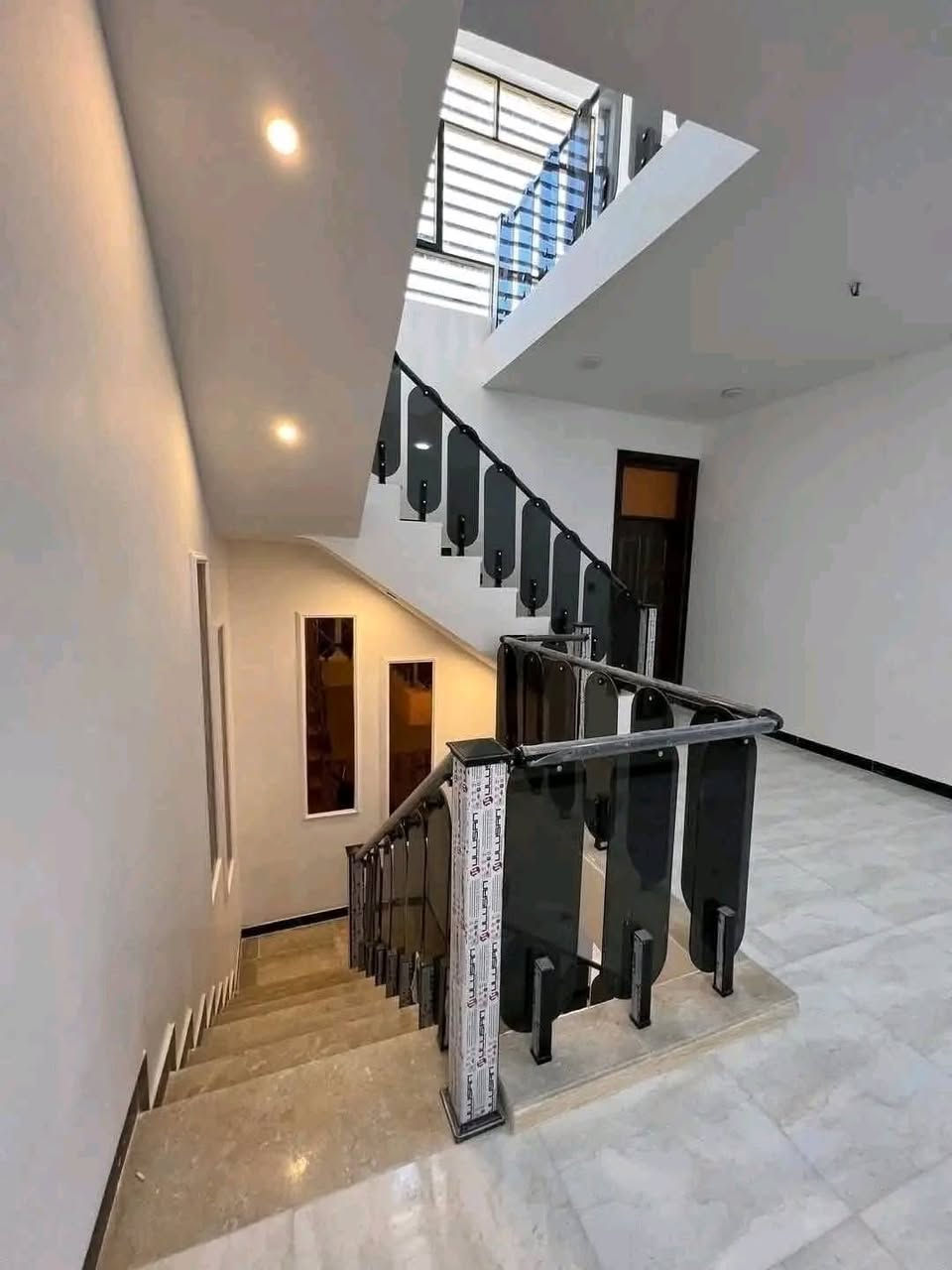 🏠 ابني بيت العمر وأنت مرتاح البال!
هل تبحث عن التميز، والمتانة، والالتزام بالمواعيد؟ نحن هنا لنحول مخططاتك إلى واقع ملموس بأعلى المواصفات الهندسية وبأيدي أمهر الحرفيين في العراق.
🛠️ خدماتنا تشمل:
بناء وتشييد الدور السكنية والمجمعات (من وضع الحجر الأساس وحتى تسليم المفتاح).
ترميم وتأهيل المنازل القديمة وبأحدث التصاميم.
إشراف هندسي مباشر ودقيق على كل مراحل العمل (حفر، صب، بناء، لبخ، وإنهاءات).
حساب كميات دقيق يضمن لك عدم الهدر بالمواد.
✨ لماذا تختارنا؟ لأننا نبني على الثقة، ونلتزم بالوقت، ونقدم لك أفضل الأسعار مع ضمان جودة المواد المستخدمة.
🛠️ شعارنا: دقة في التنفيذ.. وأمانة في العمل.
📞 للاستفسار وتفاصيل الأسعار، تواصل معنا عبر الرسائل واتساب أو الاتصال على الرقم: [‏‪***********‬‏]

(بناء هيكل)👇
• 100 م² طابق واحد: 11 مليون  
• 100 م² طابقين: 18 مليون  
• 150 م² طابق واحد: 15 مليون  
• 150 م² طابقين: 28 مليون  
• 200 م² طابق واحد: 23 مليون  
• 200 م² طابقين: 40 مليون  
• 250 م² طابق واحد: 33 مليون  
• 250 م² طابقين: 47 مليون  
• 300 م² طابق واحد: 43 مليون  
• 300 م² طابقين: 58 مليون  

خدماتنا:
• تنفيذ كامل من الصفر إلى التسليم  
• صب الأسس والسقوف حسب المواصفات    
• تمديدات كهرباء وصحية  
• تسليم كامل حسب الطلب  

مميزات العمل:
• دقة عالية بالتنفيذ  
• مواد مضمونة  
• التزام بالمواعيد  
• متابعة مستمرة مع الزبون  

 #مقاول
 #مقاولات_بناء
