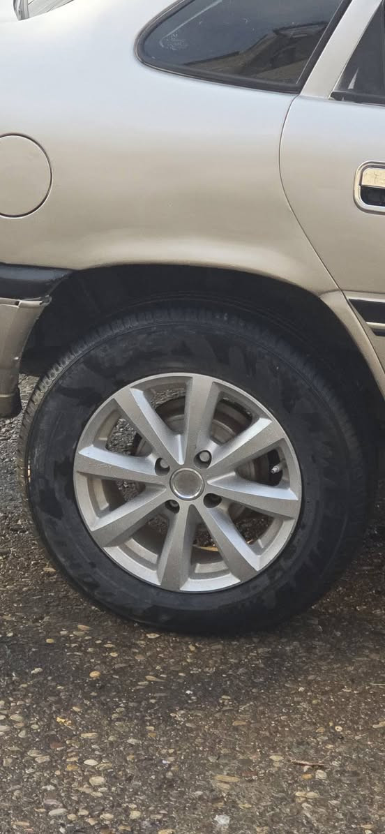 سڵاو تان لێبێت ئەم ئۆپڵە بەردەستە نمونە لەجوانی  ئاڕم پلاستیک سلێمانیە ئەوەلیاتی هەیە  مۆدیلی 1992کراوە بە95 کامل بۆیاغە لەسەر ساغی موسو بڕاوە بەشەرت  ئەی بیئێسە
مەکینەی 18ی مەرغوب  بەنزین زۆر کەم ئەخوات  چوار تایەی لۆکی لەسەرە ویلەکانی تازەیە  سڵایدە  سوکان پاوهە تا بڵێی جوانە سەیارەکە لەبەرەو ڕوو زۆر جوانترە گێڕو مەکینەی بەشەرت کامل گێچەکانی ئیش ئەکات سعری 35گەڵاو مەعمەله شوێن تەکیە ***********
