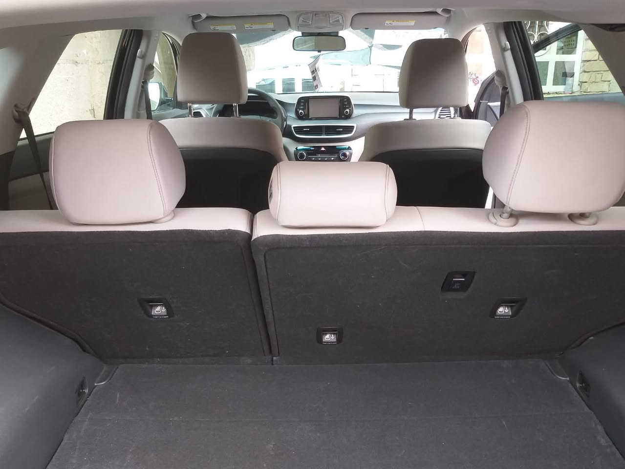 سيارة توكسان وارد امريكي
حادثها بسيط جدا التفاصيل
بالصور مكفولة من الصبغ
والتبديل والبارد حادثها بسيط
جدا ممكن يتصلح بارد موضح
بالصور موديل ٢١
ماشية 22mil الف فقط يعني
السيارة جديدة جدا
رقم بغداد الماني بأسمى مشروع
وطني.
٤ ويل كب تخم تاير مشلن
جديد
تحكم ستيرن ارجع جهات
كامرة دوارة
نظام قيادة HTRAC احدث
نظام قيادة بالعالم يقوم بتوزيع العزم على الإطارات حسب
الحاجة بحيث يحافظ على ثبات
السيارة .
رادار أمامي للمحافظة على السير حسب خطوط المرور في الشارع ذاتيا .
مانع انزلاق.
مانع انحدار.
شاشة لمس واتصال بالهاتف
وخزن ارقام هواتف.
مثبت سرعة ( .كروز سرعة.)
اوتو هولد توقف ذاتي عند
الازدحام.
تحكم بأوضاع قيادة( مود
درايف).
شاشة تظهر فحص السيارة والعطلات ضغط الإطارات. نسبة
استهلاك الوقود.
سيارة جديدة بريحة الشركة
بعدها.
محرك ممفتوح بيه برغي.
سيارة جاهزة مال جني مابيها
مصرف ربع دينار.
الاتصال فقط غير متواجد على النت الشراي يتصل وانا حاضر
السعر  195 وبيه مجال قليل
***********
