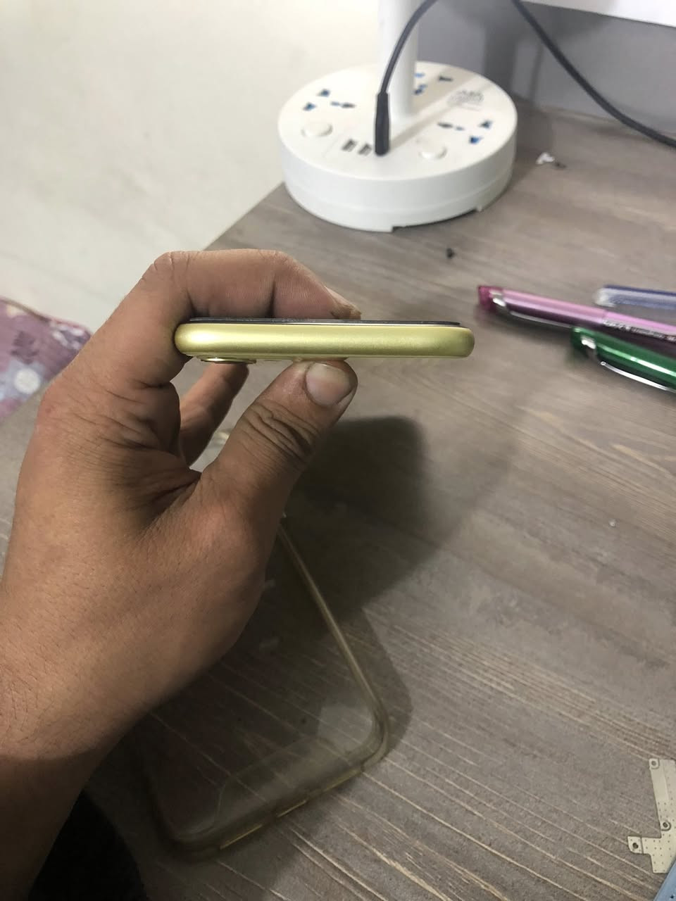 ١١عادي جهاز نضيف
ذاكره 128 (دبل شريحه)
فقط مستبدل بطاريه اصليه 
عنوان الأمين الثانيه 
***********
فقط واتساب
