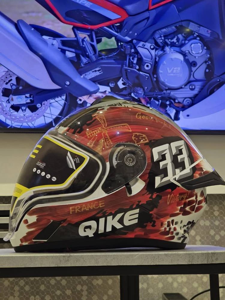 خوذە اصلی  DOT Qike قیاس M مناسب ل L  
*********** السليمانية, العراق
