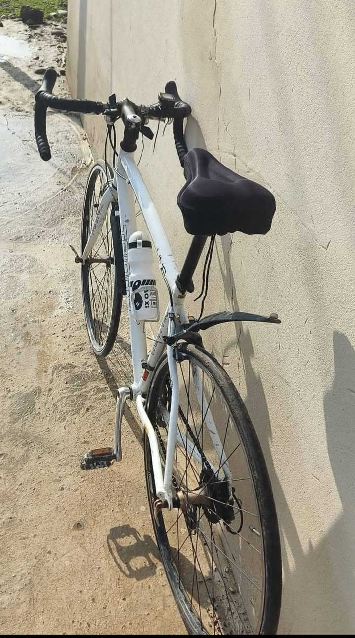 السلام عليكم بايسكل للبيع سعر 150 وبي مجال *********** من الموصل من الايسر
