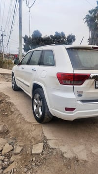 جيب كراند ١٣ امريكي   فول موصفات فتحه بنرامه   صندوك كهربائي  كشن وستي...