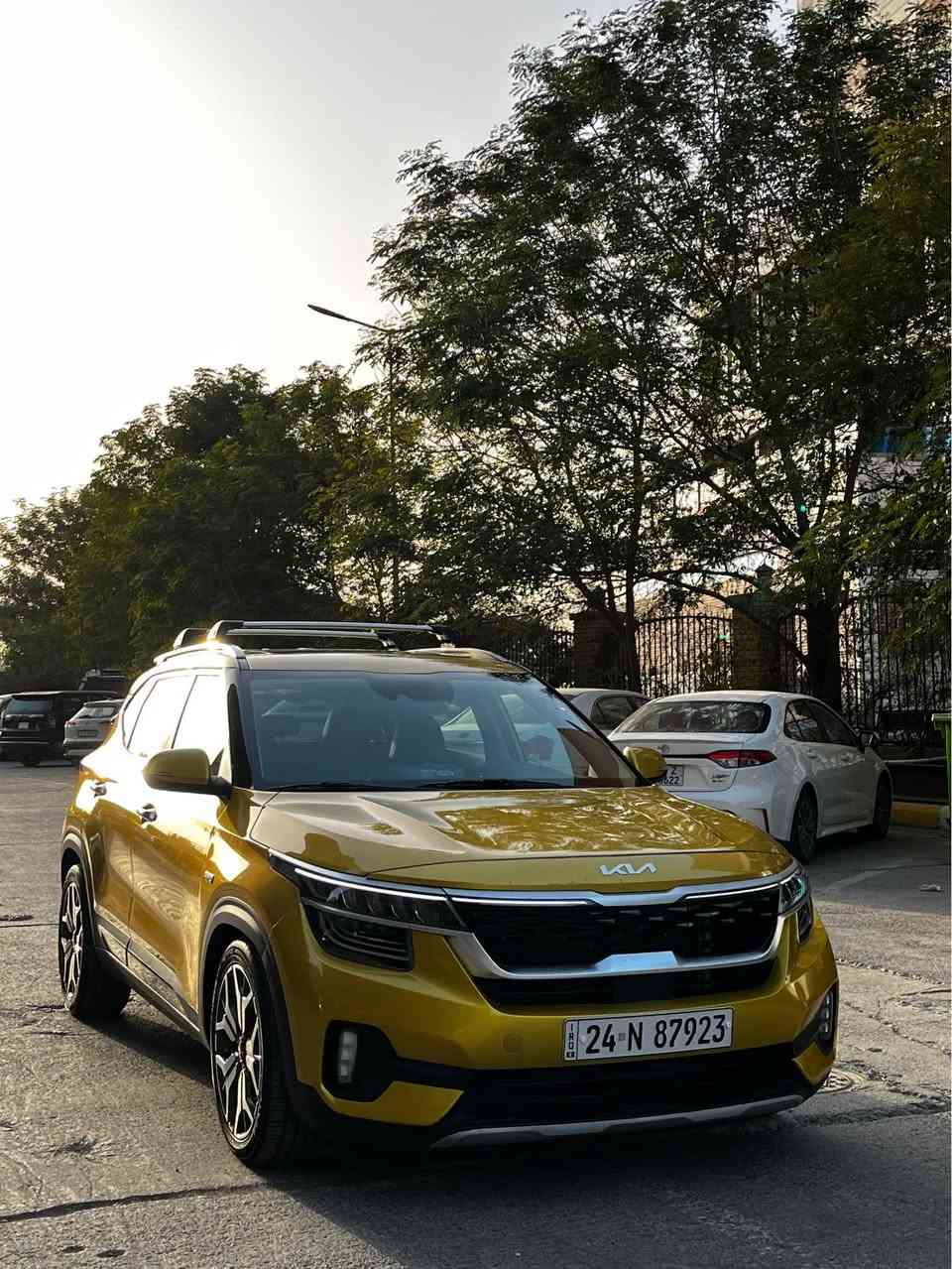 السلام عليكم سيلتوز 2022 مواصفات ال SX المعروفة
لون مميز اصفر ليموني
محركك 1.6T
رقم دهوك تحويل ثاني يوم 
مواصفات السيارة 
شاشة جبيرة 
عداد الكتروني جبير 
كير DCT الي يجي دبل كلج
السيارة AWD و تكدر تسويها دفع امامي 
تدفئة كشنات 
نظام نزول منحدرات 
اوتو ستارت
اوتو هولد
نظام تحذير خروج من المسار
قيادة الية +مثبت سرعة
رادار عدم تصادم امامي 
رادار عدم تصادم خلفي 
جامة اوتو 
نظام القيادة 
.اعتيادي
.سمارت
.سبورت
انارة داخلية من الوكالة 
فتحة سقف 
سماعات BOSE
تبريد قطعتين 
مساحة صندوق كبيرة 
شاحن لاسلكي 
منفذين شاحنة 
و منفذ جداحة
.
.

رقم الشاصي : KNDETCA24N7264352
 حادثها تحت السيارة 
الشاصي غير متضرر
فقط دعامية صبغ
.
العنوان بغداد مجمع الايادي السكني قرب العامرية
للتواصل ***********
السعر 165ورقة 
لتعبني ولا اتعبك الشراي يتصل بغداد, العراق
