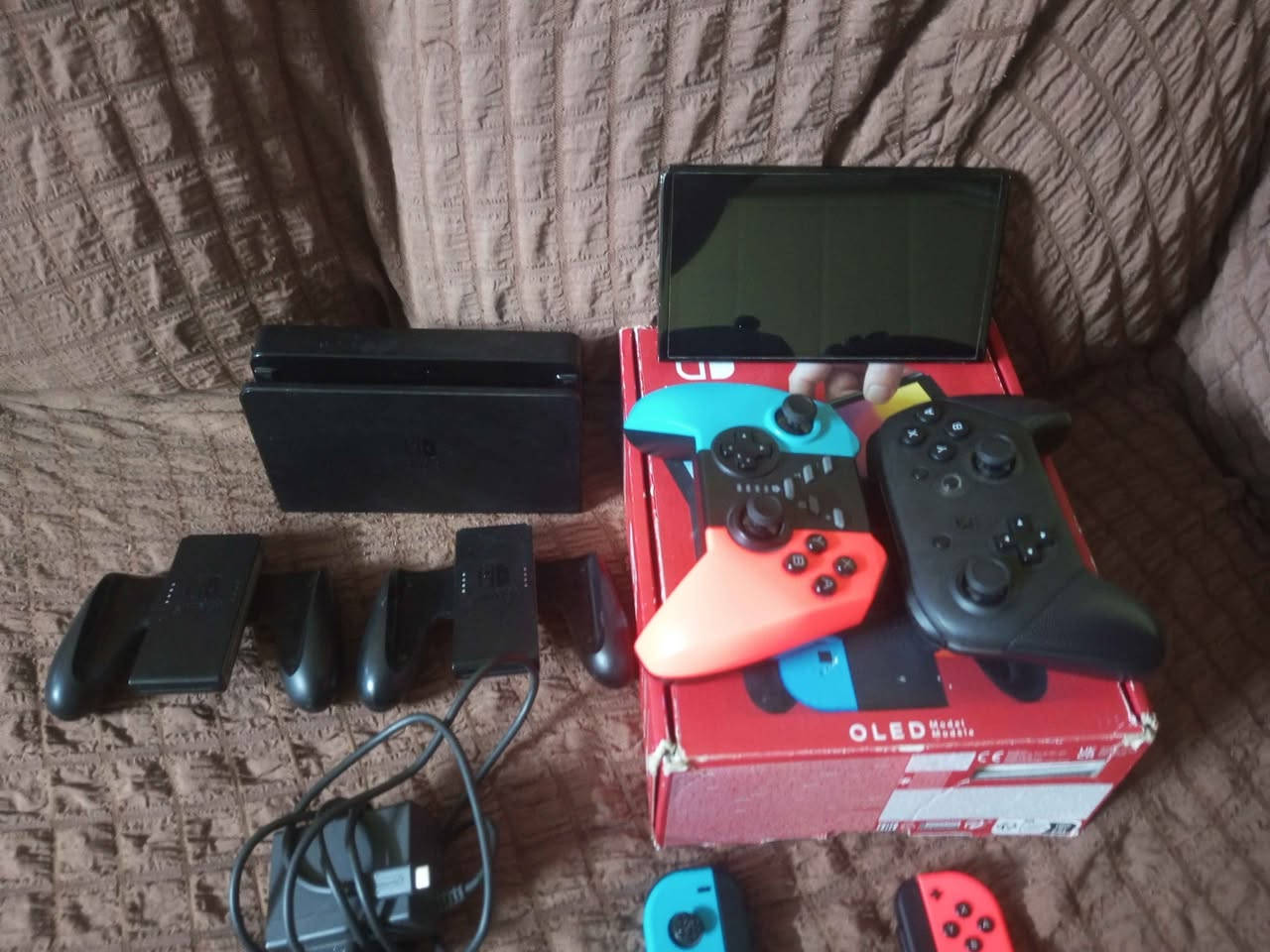 السلام عليكم نيتندو سويج اوليد نضافه 95 بلميه شخط مابي استعمال قليل هوه وكل ملحقاته الي بلصور رايده ب 350 وبي مجال قليل او مراوس شعندك نزل بغداد, العراق


**إذا كنت صاحب هذا الإعلان وتريد حذفه لأي سبب، رجاءا أرسل رسالة إلى الدعم الفني**