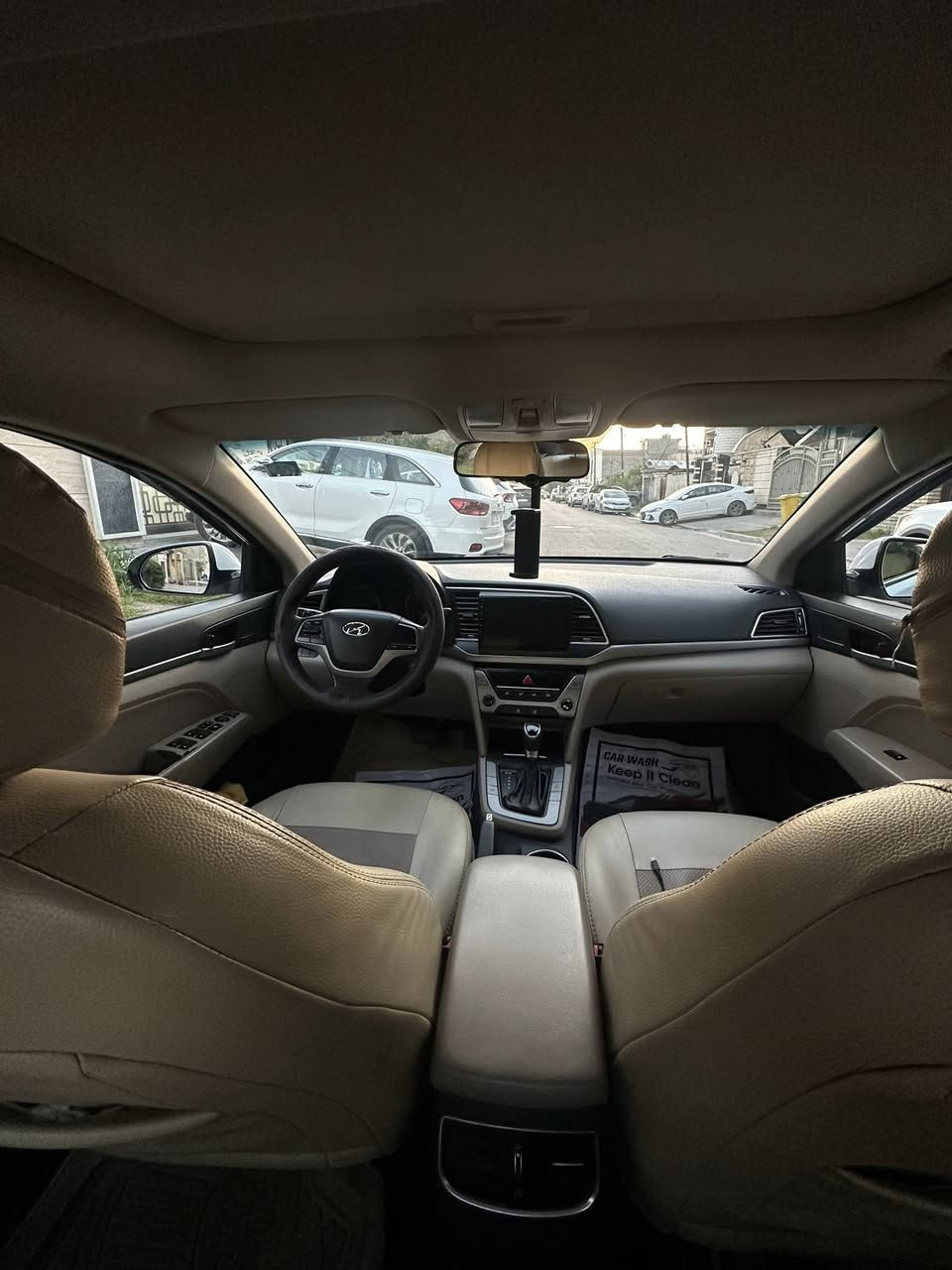 السلام عليكم النترا وارد خليجي  فئه GLX ومواصفاتها معروفه  موديل 2017 ماشية 96  رقم بغداد  بيه بارد فقط والسونار مرفق مع صور 
السعر 140
بيه مجال حك الجيه
المكان بغداد 
***********
