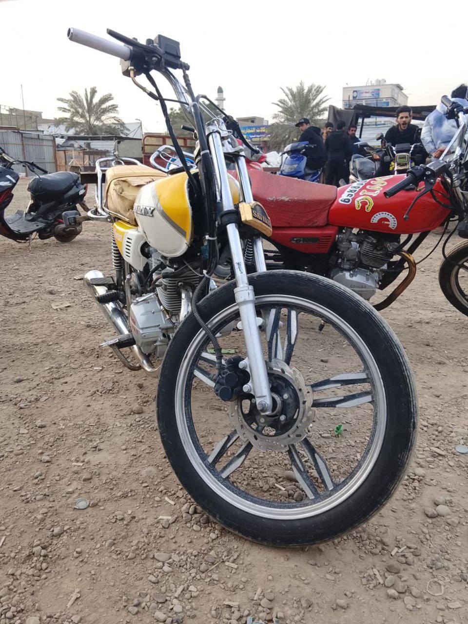 السلام عليكم سيفان 5كير للبيع الدراجة كل نقص ما بيها كاملة مكملة بدون اوراق ( كلك ) تشغل وتطلع اي نقص ماكو مكاني بغداد رايدها ب 350وبيها مجال بسيط  متواجد فيس و واتساب ***********
