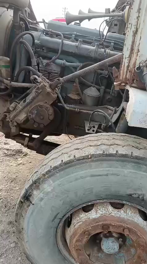 السلام عليكم سياره سكانيا البيع 112 ومكينه 13 وتفصيل بل فيديو هاذه رقم  *********** وتصال على رقم
