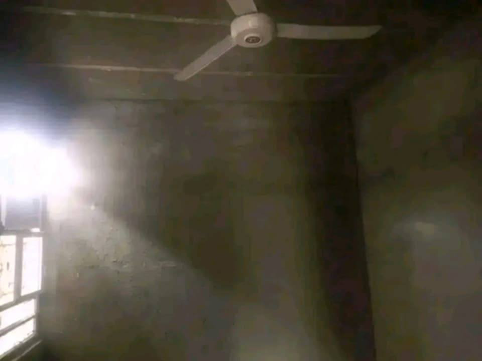 بيت للبيع بحي الأمين ثانيه  ما مسكون بسعر مناسب  غرفه النوم صاله مطبخ صحيات داخليه منور صحيات خارجيه  طارمه
للاستفسار مراسلة الصفحه


**إذا كنت صاحب هذا الإعلان وتريد حذفه لأي سبب، رجاءا أرسل رسالة إلى الدعم الفني**