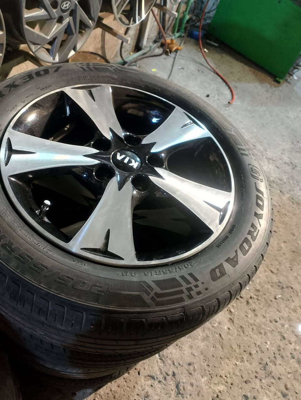 السلام عليكم
ويل كب سيراتو حجم 16 اصلي نضافة 100%100 
هوة تخم وتاير نضيف للبيع ب250 ويرهم مراوس مكاني بغداد ***********
