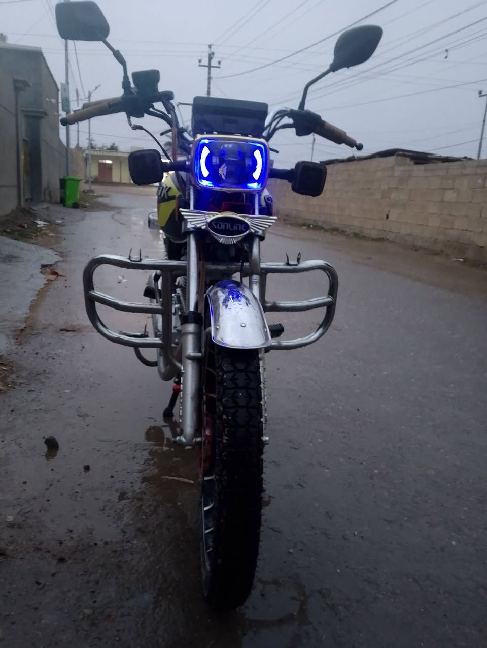 سلام عليكم اخوان دراجه ايراني نوعيه سولنك موديل 24 نضافه انضف من الصوره تجي تشوف بعينك بعدهي عله وضع شركه بيه منفيس  سعر 850وبيه مجال قليل مكاني رمادي ابوطيبان /متواجد بكل وقت /***********
