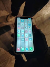 11عادي لون اصفر تاخذة بس تبدلة شاشة البطارية مضاعفة صارلها ٣ ايام من م...