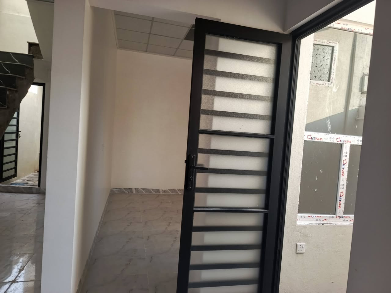 بيت للبيع مساحه 110 موصل قوسيات حي الايمان بيت كامل قفل خدمات كامله ماي كهرباء يبعد عن التبليط 40 متر تستلم المفتاح فوري بيت زيرو ***********
