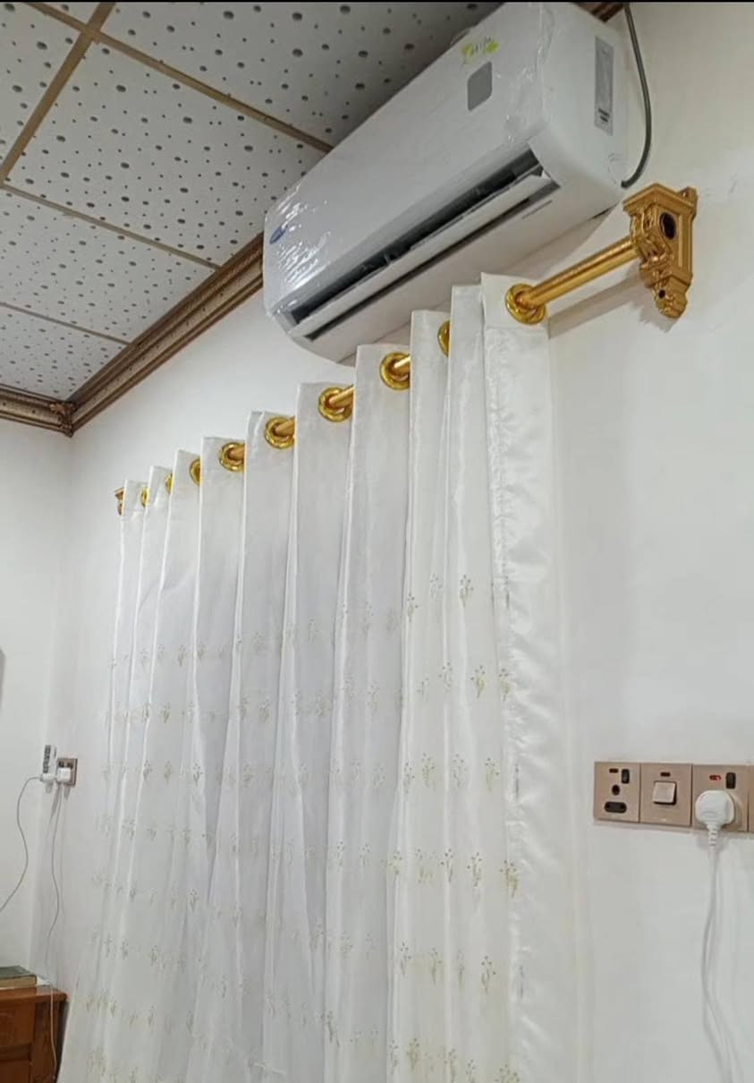 اغراض بيت كلهن جديد مكلف بنشرهن ناس محتاجه وهذا رقم صاحب البيت ***********
