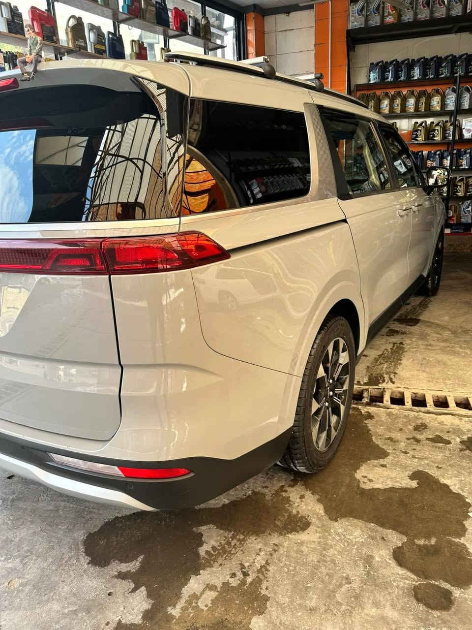 #مكلف_بالنشر
السلام عليكم ورحمة الله وبركاته 
#للبيع_كيا_كرنفال 2024 نص فول 
#جنطة كهرباء  
#ضررها من امريكا قبغ البنزين وراجع بارد فقط.
#الجاملغ الامامي بالعراق كما مرفق مع الصور 

#السعر 300$ 
#رقمها_اربيل_اجرة الرقم الجديد 
#للاستفسار_الاتصال ‏‪***********
