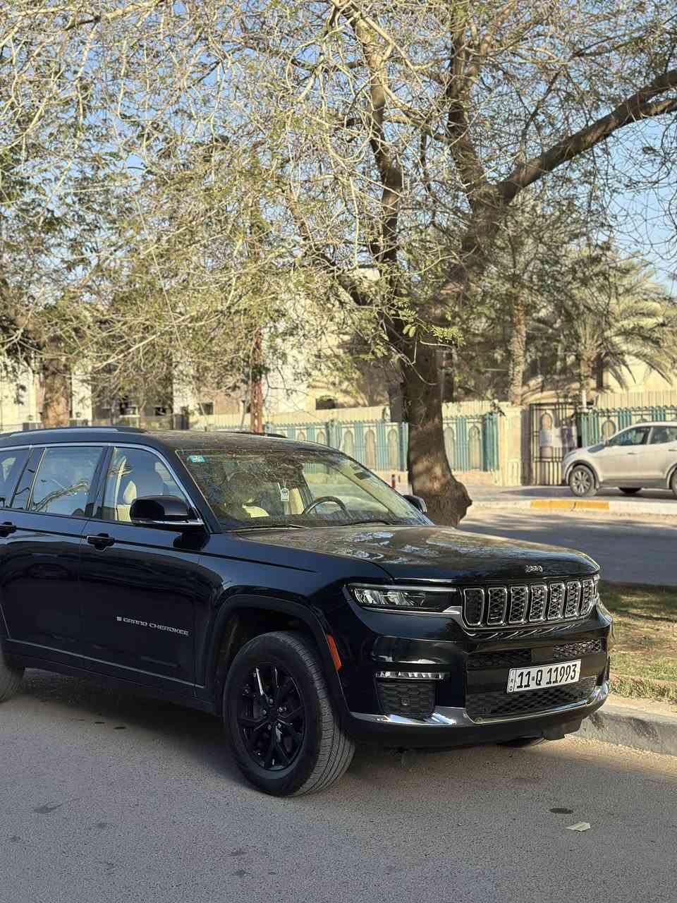 السلام عليكم
جيب 2022 vip L 
لمتد بلاص 
فول مواصفات ماعدا الفتحه 
ماشيه 40 الف مايل 
* دفع رباعي 4*4
* نقطة عمياء 
* تشغيل عن بعد 
* تدفئة ستيرن 
* بصمة تشغيل و ابواب 
* المراية عبارة عن كاميرا 
* بردات خلفية بلادية 
* انارة محيطية بلادية 
* حساسات امامية و خلفية 
* مرايا تعتيم ذاتي 
* شاحن موبايل وايرليس 
* نضام صوت من شركة Alpin
* اللايت الامامي LED و الخلفي LED 
* تحكمات ستيرن كاملة
* كشنات جلد كهرباء تدفئة وتبريد 
* اوتو ستوب 
* 5 كامرات 
* شاشه كبيره 10.1 انج 
* انضمة قيادة 
* رادارات امامي و خلفي و جانبي 
*  كشنات مفصوله VIP
* 7 راكب
* سياقه ذاتية 
السيارة رقم بغداد مميز بأسمي تحويل مباشر 
السياره استيراد شخصي اني الي جبتها من امريكا حادثها بدون ايرباك بدلت فقط جاملغ وبنيد بدون دواخل ، مكانها بغداد / اليرموك السعر المطلوب : 31,000$ 

للاستفسار : ***********
