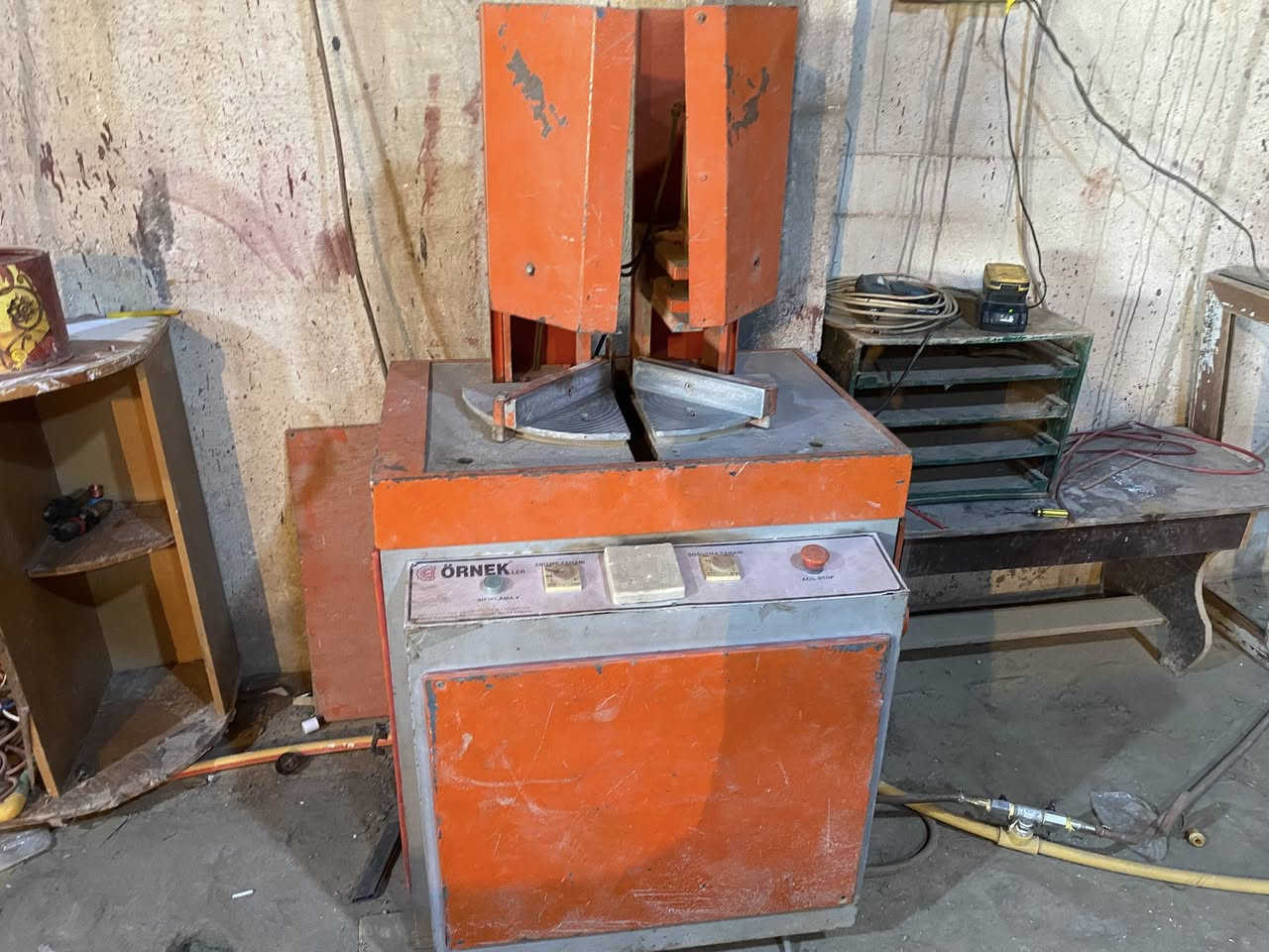 معمل ثري فيز كامل مكمل مع الكمبريسر معمل نضيف او شغال او مابي اي نقص مكاني ديالى بعقوبه السعر 20 ورقه قفله ***********
