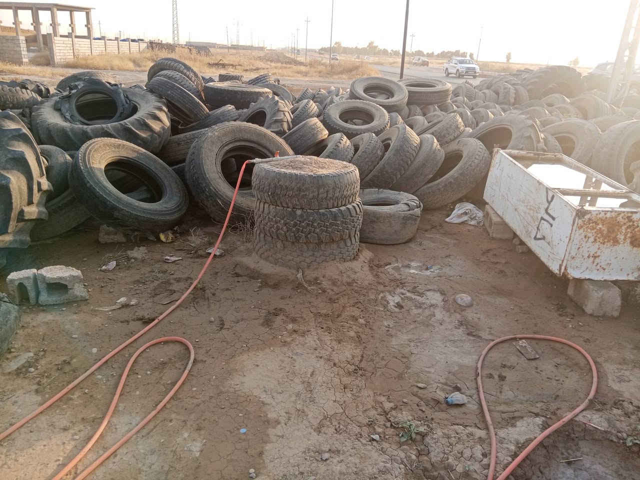 تايرات مستهلكه للبيع الكميه شي تغريبي 250تاير الاستفسار أكثر يرجي الاتصال برقم ***********
