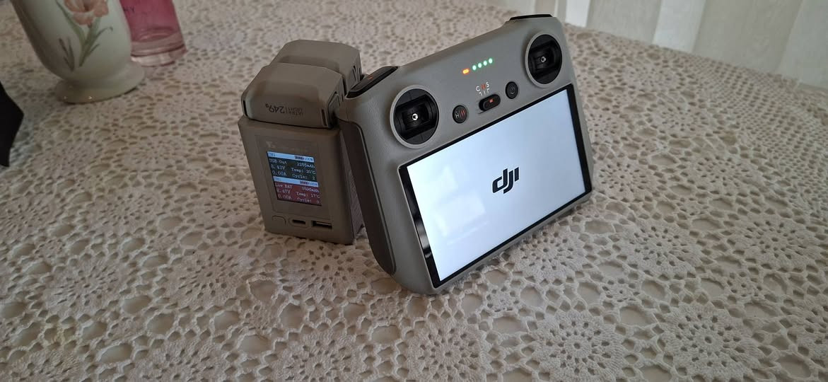 🚀 للبيع DJI Mini 3 Fly More Combo (RC2) – 
للبيع طيّرة DJI Mini 3 Fly More Combo مع جهاز RC2
💎 كل شي يلمع
📦 كل الملحقات الأصلية موجودة
🛠️ المواصفات الأساسية:
📷 كاميرا 4K HDR بدقة 12MP مع تصوير فيديو 4K/30fps
🕒 مدة طيران: حتى 34 دقيقة لكل بطارية
⚡ أقصى سرعة طيران: 60km/H
📡 نظام التحكم RC2 مع بث فيديو HD حتى 10 كم
🪶 الوزن: 249 غ فقط  
📦 الملحقات: 3 بطاريات، حقيبة حمل، شواحن وكابلات
💰 السعر: قابل للتفاوض البسيط
📍 الموقع: [بغداد]


**إذا كنت صاحب هذا الإعلان وتريد حذفه لأي سبب، رجاءا أرسل رسالة إلى الدعم الفني**