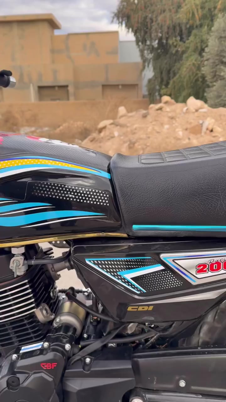 السلام عليكم
دراجه للبيع🪬

سيفان سولنك موديل 2025

محرك 200 زنجيل 

دراجه نضيفه حيل صارله شهر مشدوده ماشيه 2000كيلو 
بصمات وسويجان عدد 2 واوراق كامله 👍

السعر 950🤍

للاستفسار اكثر ***********🩵
