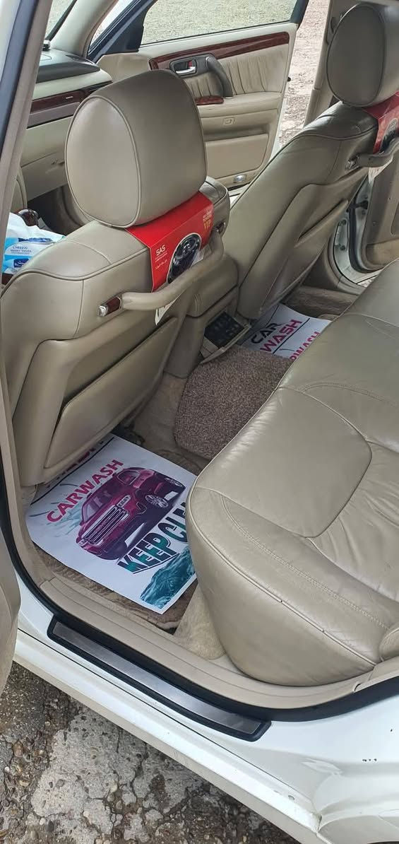 للبيع ملكه 2002 فول مواصفات اربع دكم فتحه تبريد قطعتين ثلاجه تحويرت بيت مديد قبل 10 ايام طلعت من التحوير السياره كفاله كص ونقل جثه والضربه القويه وبيه مكانات صبغ مكينه جديده اسوني شادهة وحداديه جديده الله شاهد السياره خسران عليهة خساره مال جناي السياره بسمي شخصين السعر 178 مع المجال حك الجيه ***********
