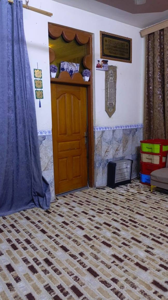 🏡 دار للبيع – طابو صرف 《مطلوب اسكان 》
📍 الموقع: الحمران – قرب مولدة حازم
📐 المساحة: 165 م²
🏢مواصفات الدار
✅️بناء حديث 
 ✅ غرفة نوم
✅ صالة
✅ استقبال
✅ مطبخ
✅ مجمع صحيات داخلي وخارجي
✅ طارمة كبيرة
📞 للاستفسار والمعاينة: مراجعة مكتب عالم العقار في الجمعية مقابل الإطفاء، أو الاتصال على الأرقام:
***********
***********
📲 #عندك_عقار_للبيع_فقط_راسلنا_او_اتصل_واتساب
