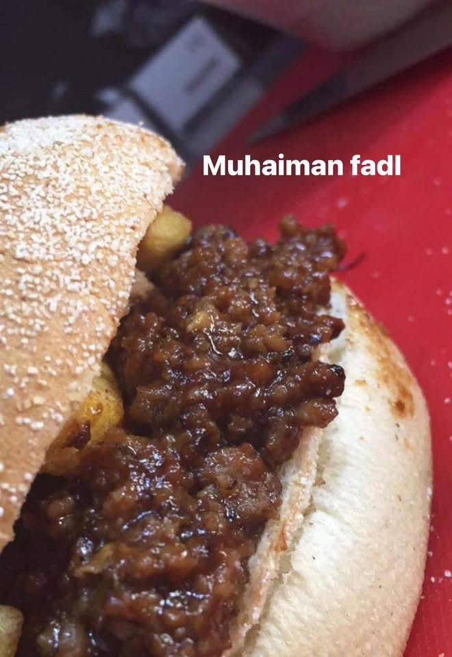 السلام عليكم 

شيف غربي سناكات كنتاكي ساندويشات 
بركر امريكي اختصاص 
شاورما مقبلات  
اداره مطعم ومنيو كامل 
صوصات وكالات 

الاتصال ***********
