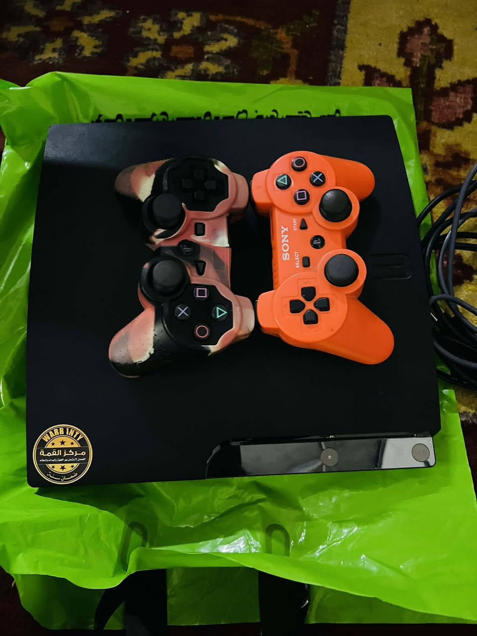 السلام عليكم اخوتي بلي 3 مستعمل والجهاز بي العاب خير من الله ومعا يدات ثنين كامل ملحقات السعر150 مكاني موصل جانب الأيمن للتواصل***********
