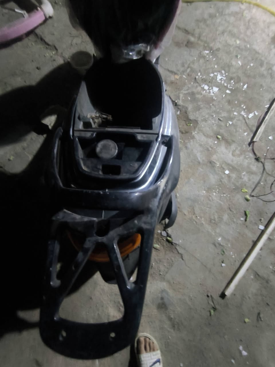 السلام عليكم دراجه اكزز البيع كامله الدراجه كلهه تشتغل سلف اشاير لايت هورن مكينه تخبل ستوه جفتتهه كله اصلي غراضهه كفرات جدد تايرات جدد بس بيهه خنكه الدراجه من الكابريته  سعرهه 400 قفل ***********
