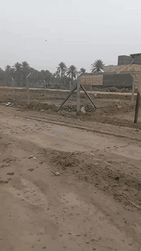 415 متر طابو زراعي سند 25 باسم صاحب الارض مسيجه بي ار سي مكانه مميز حله سيف سعد خلف مستشفى الكفيل خلف مدرست الوداد يفصل شارع 20 بين الطابو صرف والزراعي عرض الشارع 10 متر سبيس  صاحب الأرض فاتح بيان يعني خلال 10 ايام يضاف اسم المشتري بلسند  تتوفر كافت الخدمات لكثرت البيوت المجاوره للارض السعر 53 للبيع المستعجل اتصال ***********
