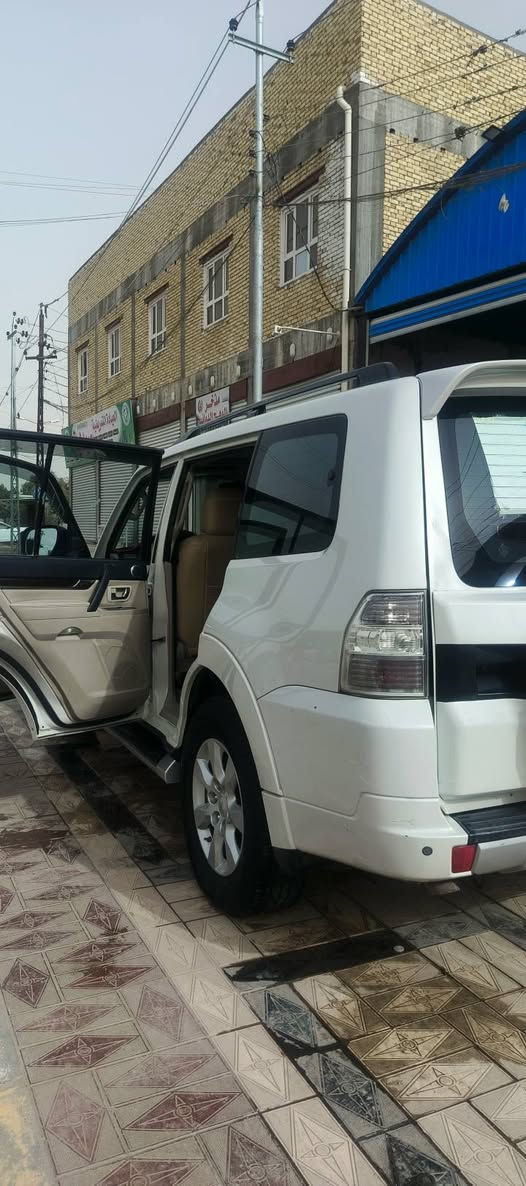 السلام عليكم باجيرو نظيف 2010 سياره باسمي     180       ***********
