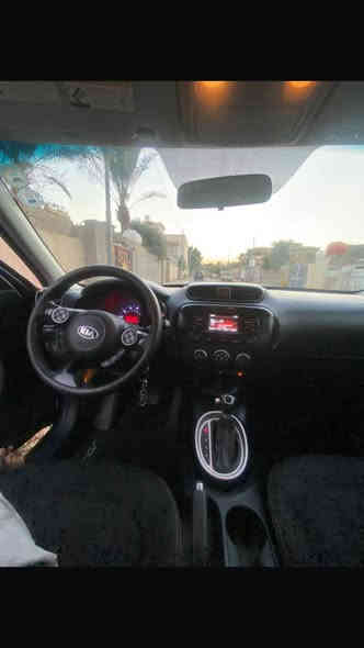 السلام عليكم 
كيه صول 2015 وارد امريكي للبيع رقم اربيل دولي وهزه جديده باسم عربي 
مكينه2000 GDi مكفوله كير مكفول تبريد منضومه جديده صدر جديده سياره ماشيه ٩٠الف حقيقي  
مواصفات 
شاشه صغيره لمس 
كامره 
فول تحكم ستيرين 
3وضعيات قياده
مانع انزلاق  
نضام ايكو اقتصاد 
حادث جاملغ وباب نفسهم راجعات  بدون اي دواخل لغد شاصي كفاله ايرباكات كلها سليمه 
سياره بيها رش صبغ عام بدون حادث 
السعر 90 وبيها  مجال بسيط 
مكان واسط صويره 
للاتصال
*********** الصويرة
