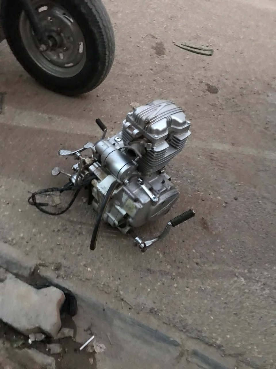 سلام عليكم غراض ستوته للبيع
مكينه شغاله سعر 60
سبير كامل 15
شركه كامله 25
دبلات مشدود سبوع بس 20
اكسن كامل عوزه جعمقه 25 
كلمن وسعره الاتصال ***********
