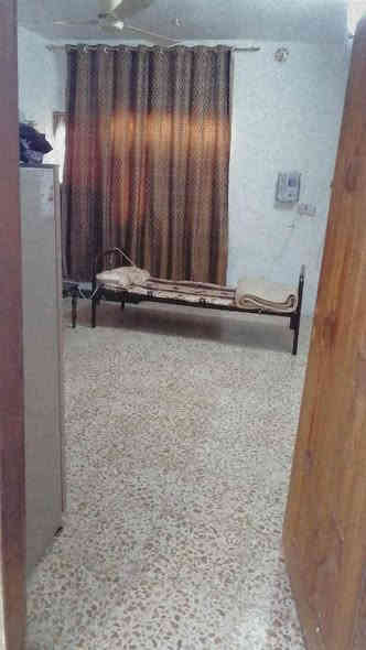 سلام عليكم البيت للبيع مساحته 150متر طابو ملك مكاني محموديه 6غرف نوم ومطبخ وستقبال وصاله وصحيات فوك وجوه ومنور البيت جبير خير من الله بس الغرفتين الفوك البلوجه سندويش والباقي كله صب السعر 115 وبي مجال اي استفسار اتصال بالرقم بي واتساب ***********
