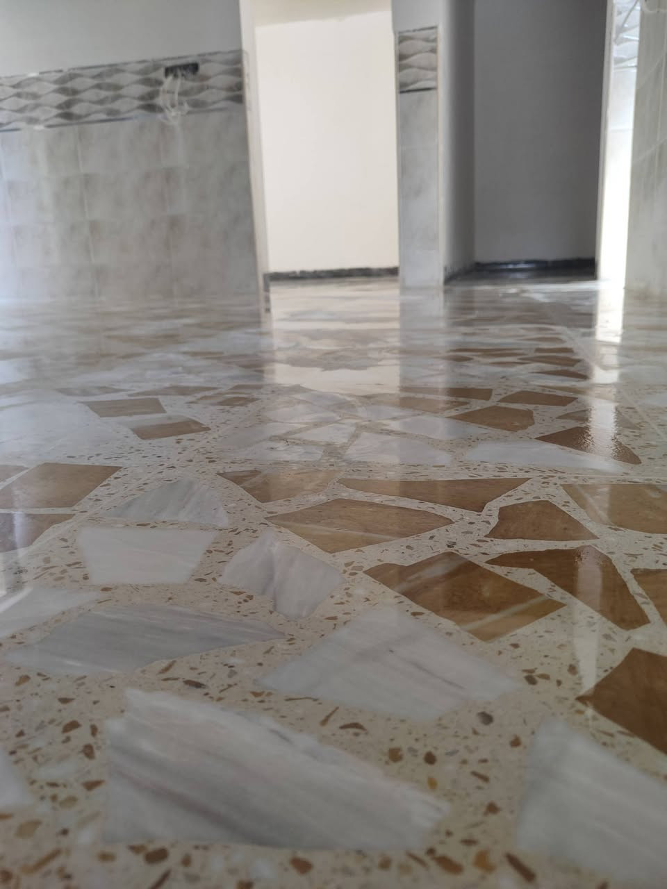 جلي موقعي كاشيتك تعبانة بعدهة اتصل 📲 علا الارقام /***********
جلي نتظيف وتلميع عمل كامل و ابسعار مناسبة 💵  كلي كاشي مرمر كرانيت جميع الارظيات
