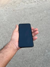 📱 للبيع: iPhone 11 Pro Max – 64GB ✨ جهاز نظيف جداً ومرتب، استخدام ممتا...