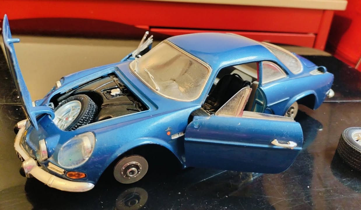 🏁🔥 Bburago Alpine A110 1:18 Made in Italy – Voiture de Collection Vintage
Prix 120 dh

❗Khasha rwayed ❗


**إذا كنت صاحب هذا الإعلان وتريد حذفه لأي سبب، رجاءا أرسل رسالة إلى الدعم الفني**