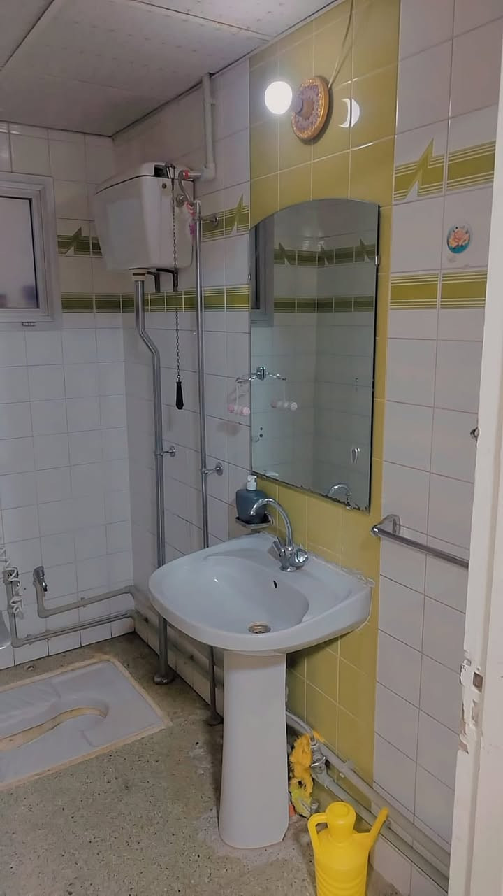 شقه للبيع 

طابق ارضي غرفتين حي الاول مع حديقه 

الشقه للبيع او مراوس بطابق ثاني غرفتين 

للتواصل ☎️ ***********
*********** ☎️ 

مكتب الافق_شارع الاميرات-مجمع الاخاء
