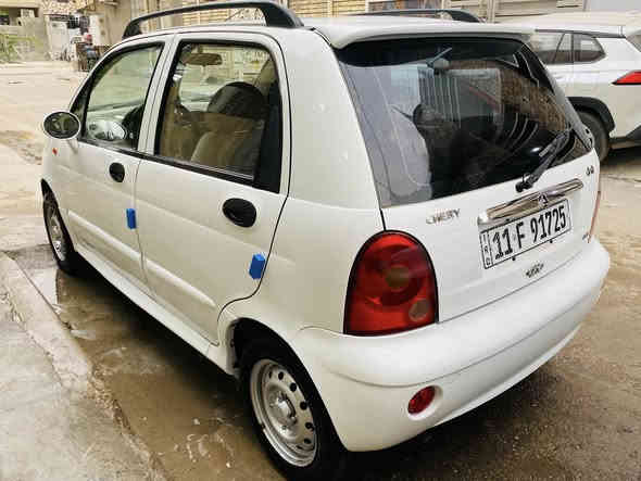 السلام عليكم كيو كيو موديل 2013 سياره كلش جديده جانت مضمومه 3 سنوات كير جديد محرك جديد صدر جديد تخم تاير جديد كهربائياتها كلها شغاله حته كلوب سيرفس ممشتغل جديده بمعنه الكلمه تبريد ثلج تدفىة نار ماشيه 75 مشيها الحقيقي رقم جديد الدولي وهزه جديده وسنويه جديده سياره دينار واحد مذب عليها وتحدى اكو كيو كيو بجديتها بدون صبغ سياره وبدون حادث فقط بنيد كلير سبب الجلح شويه غرفتها كلها جديده كسر واحد مابيها عدتها كلها كامله وسويج الشركه البلادي من تقفل سياره وجام مفتوح هوه ينسد الحاله حته جامه الاماميه مال شركه البلاديه ام العلامه  رايدها 42 وبيها مجال بسيط مكاني بغداد الحريه ***********
