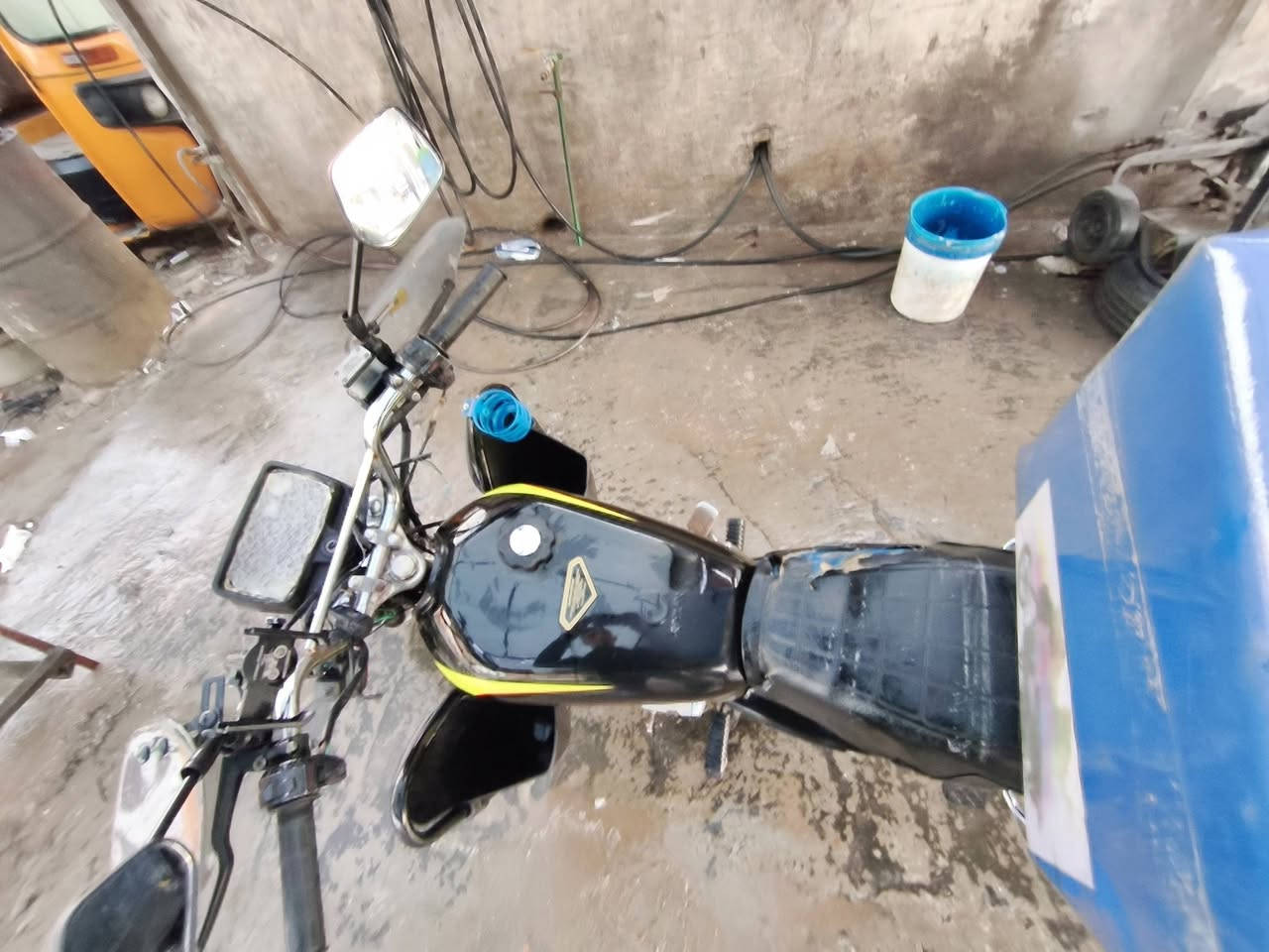 سلام عليكم سيفان مقدس دراجه تخبل ونضيفه وابيعه علا وضعيته برغي مافتح منه موديل 22 بس محدثه شغلاله سلف وهندر بكل وقت اوراق مابيه بس اكفله سرقه وعشائر وتجي تاخذهه من البيت
سبب البيع محتاج فلوس سعر 550 قفل ربع مينزل 
ولمو شراي لايتعبني رحمه لهلكم رقم ***********
