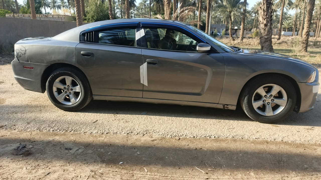 سلام عليكم جارجر 2012رقم نكليزي مداور ثاني يوم ضرره 3قطع ضرره بدون  داخل على بارد تجي وتشوف بعينك حداديه جديده خلفي وامامي تبريد ثلج تتفئه سياره اي نقص مابيه سعر 135وبيه مجال الاتصال على رقم *********** مكان حله حمزه الغربي
