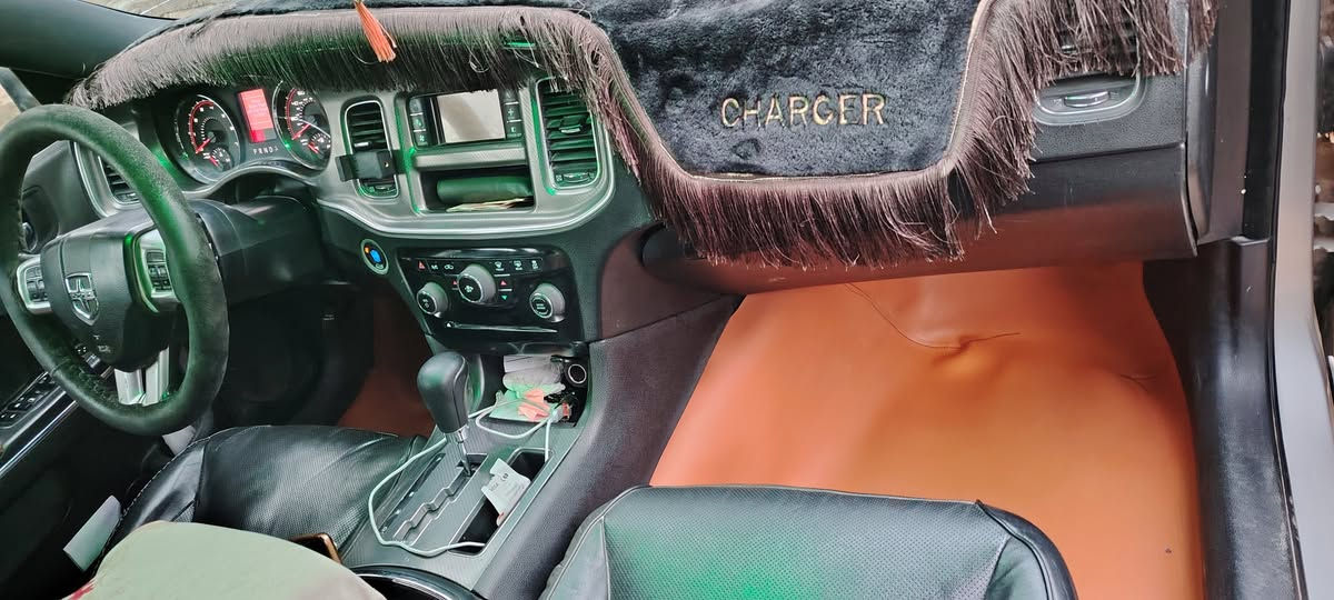 سلام عليكم جارجر موديل 12رقم انبار حادثه بابين وجاملغ خلفي طخه بصيطه مكينه حاويه كير جديد حداديه امامي خلفي جديده تخم تاير جديد منظومه تبريد جديده من الاخير السياره ماعيزه اي شي تحويل مباشر السعر 140 وبيه مجال رقم موبايل ***********
