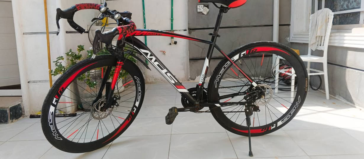 بايسكل رود بايك شركة MCIS.
التايرات المنيوم خفيفات. 
السرعات 7×3.
البريكات دسك. 
البايسكل رياضي وجمالية بالمشي. 
السعر 220 وبي مجال.عنواني بغداد /المشتل/شارع المدارس/قرب فرع تموين المشتل
رقم 
***********
